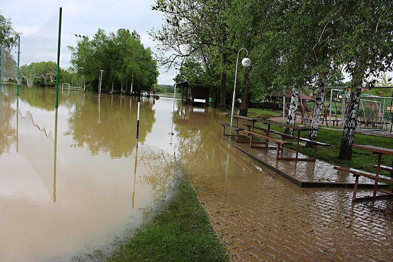 Zatopené hřiště v Ústí ve čtvrtek 23.5. 2019 dopoledne.