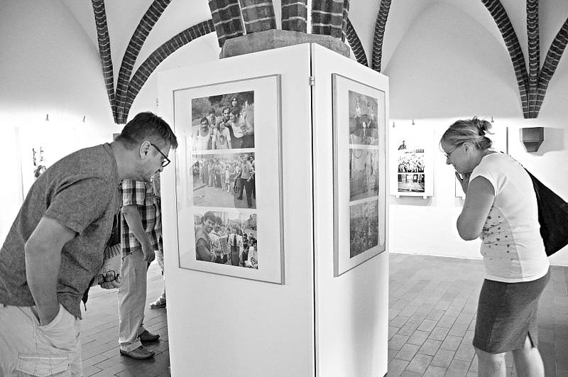 Slavnostní vernisáží byla v pondělí 17. září zahájena výstava fotografií Oli V. Helcla