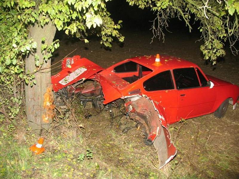 Lehké zranění utrpěl při nehodě mezi Oldřichovem a Sušicemi čtyřiadvacetiletý řidič osobního vozu Škoda 110. Nehoda se stala ve středu 28. října odpoledne.