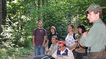 Do Hranic se sjeli lesní pedagogové z celé republiky. Na Valšovickém polesí si vyzkoušeli své dovednosti. 