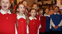 V hranické Galerii M+M začala v pátek 24. listopadu Výstava Betlémů a vánočních tradic. Příjemnou atmosféru zpestřil svým zpěvem dětský pěvecký sbor Cantabile.