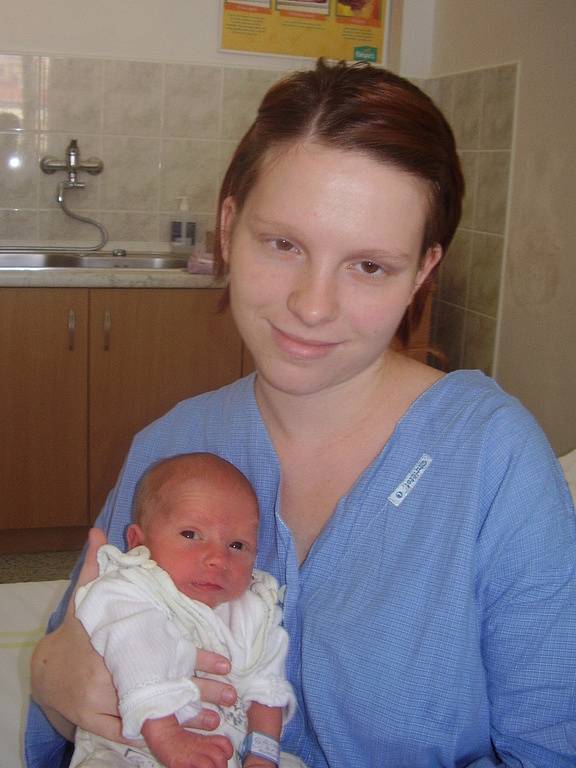 Šárka Klimkovská, Hranice, syn Jaroslav Rochla, narozen 12. srpna v Přerově, míra 47 cm, váha 2470 g