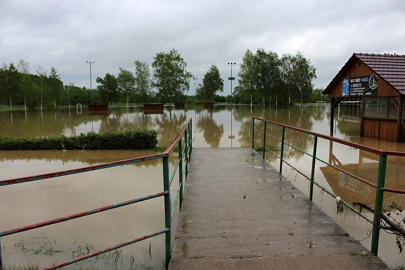 Zatopené hřiště v Ústí ve čtvrtek 23.5. 2019 dopoledne.