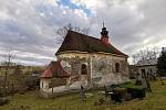 Boškov - hřbitovní kostelík sv. Máří Magdalény.