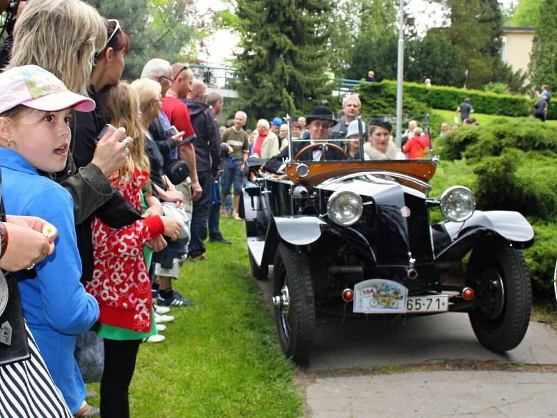 Veteráni v Teplicích nad Bečvou. 17. ročník Helfštýnského okruhu