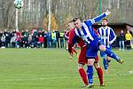 Fotbalisté Ústí (v červeném) v derby proti SK Hranice (2:0)