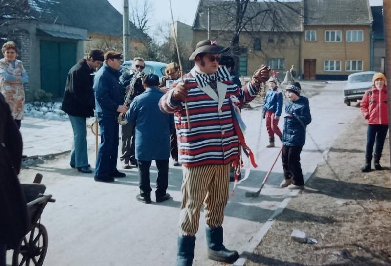 Masopust ve Vinarech na Přerovsku v roce 2004.