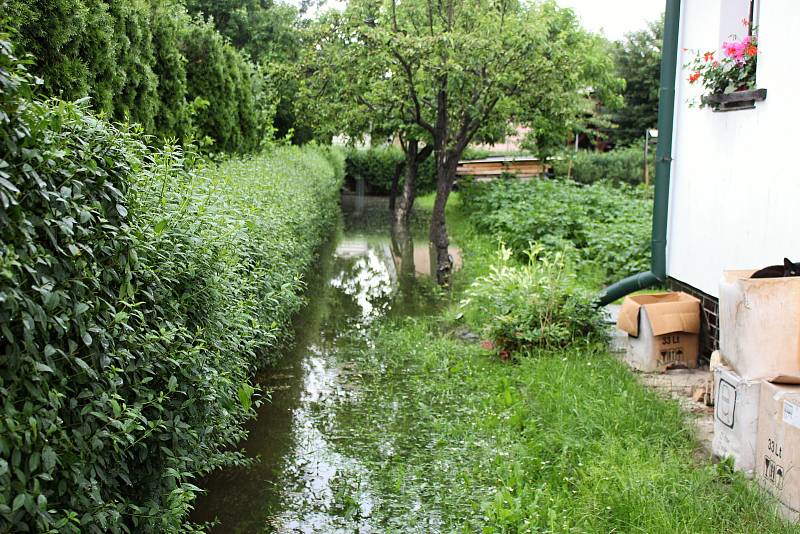 Bečva u cyklostezky Bečva a v zahrádkářské kolonii v neděli 21. června v 16.45 hodin.