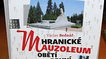 Nová kniha hranického vojenského historika Václava Bednáře se jmenuje Hranické mauzoleum obětí první světové války.