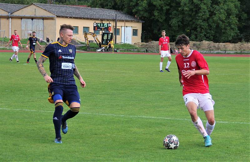 Utkání MSFL mezi SK Hranice (v modrém) a ĆSK Uherský Brod (2:1).