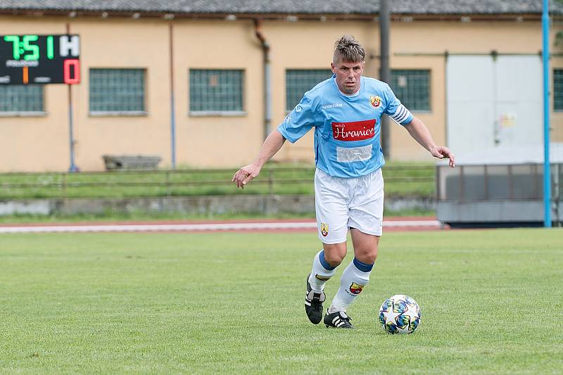 Fotbalisté SK Hranice (v modrém) proti 1. FCV Přerov.