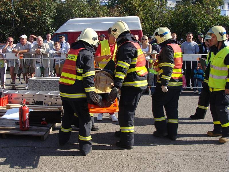 Hasičskou regionální soutěž ve vyprošťování osob z havarovaných vozidel si nenechaly ve středu 9. září dopoledne ujít stovky diváků.