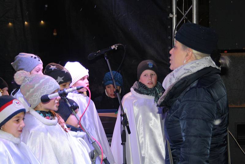 Česko zpívá koledy na hranickém náměstí