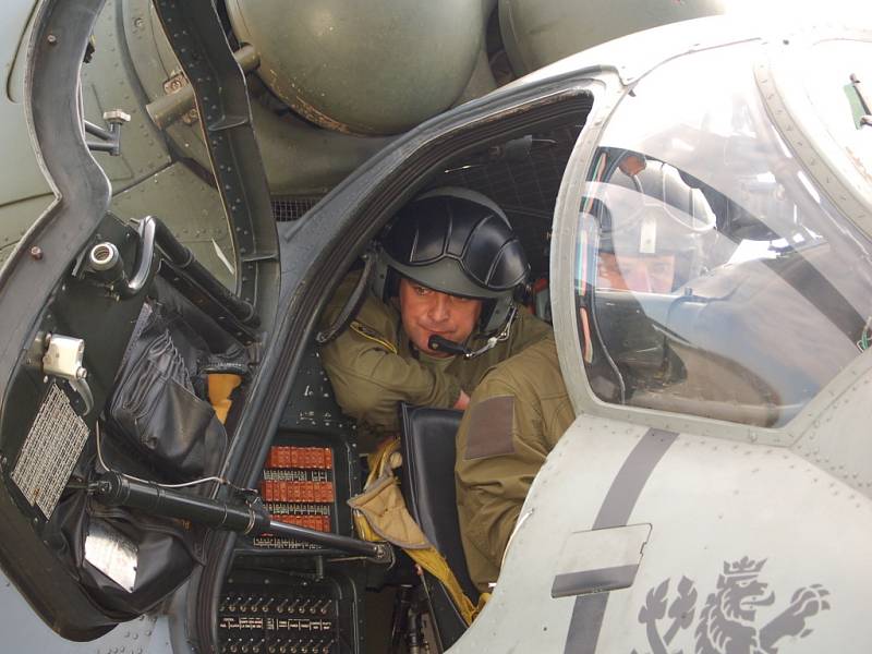 Prvních šest bitevních vrtulníků Mi-24/35 opustilo v úterý 22. července dopoledne přerovskou vrtulníkovou základnu. Zdejší elitní tygří letka se stěhuje do Náměště nad Oslavou.