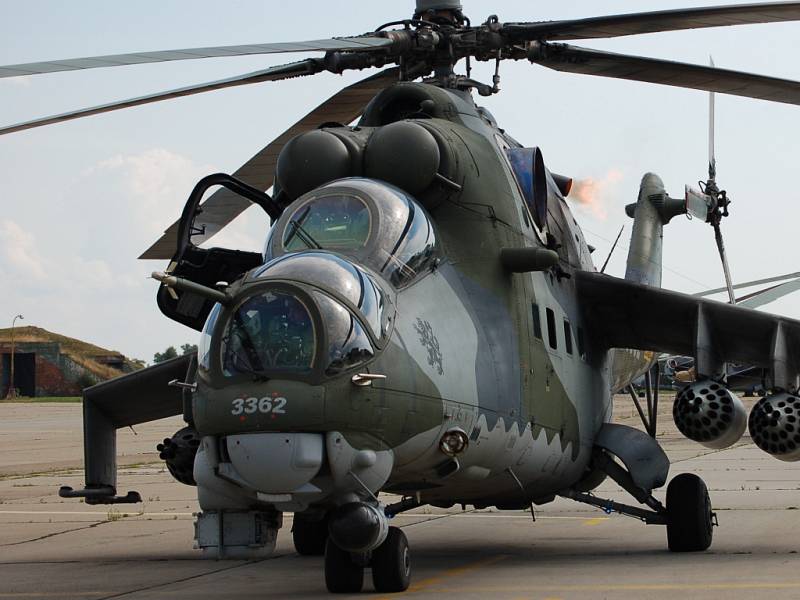 Prvních šest bitevních vrtulníků Mi-24/35 opustilo v úterý 22. července dopoledne přerovskou vrtulníkovou základnu. Zdejší elitní tygří letka se stěhuje do Náměště nad Oslavou.