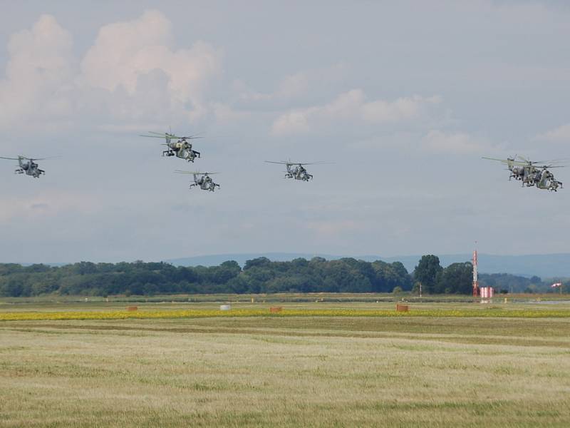 Prvních šest bitevních vrtulníků Mi-24/35 opustilo v úterý 22. července dopoledne přerovskou vrtulníkovou základnu. Zdejší elitní tygří letka se stěhuje do Náměště nad Oslavou.