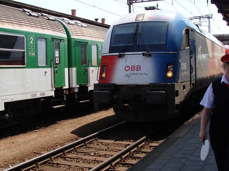 Přerovem a Hranicemi projel rychlovlak Railjet. 