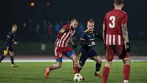 Fotbalisté SK Hranice odehráli první duel pod novým umělým osvětlením. SK Kvítkovice porazili 3:0. Denis Dziuba (u míče)
