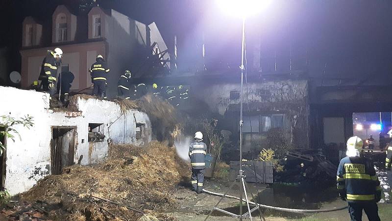Požár rodinného domu v Jezernici v noci na 9. listopadu 2022