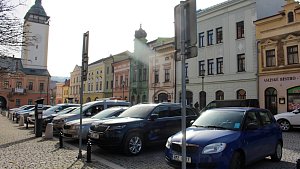 Parkování na Masarykově náměstí v Hranicích.