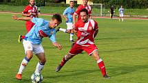 Fotbalisté SK Hranice (v modrém) proti FC Vsetín.