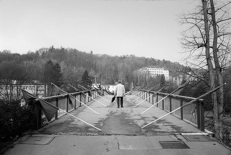 Fotografií z pozůstalosti Vlastimila Oli Helcla jsou k vidění na výstavě nazvané Lázeňské vzpomínky s podtitulem Teplice nad Bečvou 1975–1989.