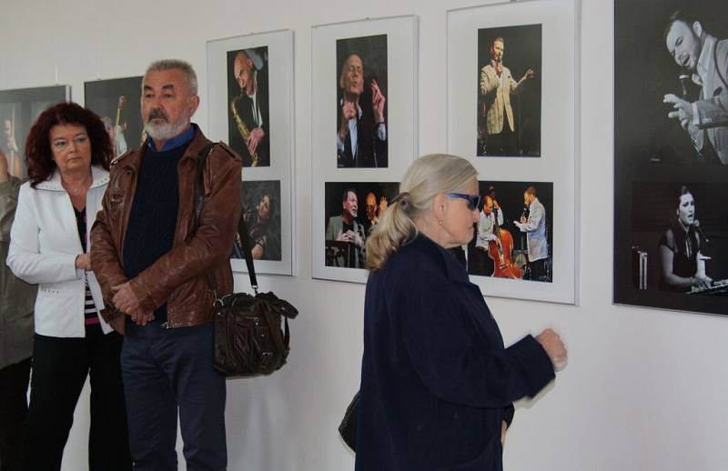 Severní křídlo hranického zámku ožilo fotografiemi z předcházejícího ročníku Evropských jazzových dní