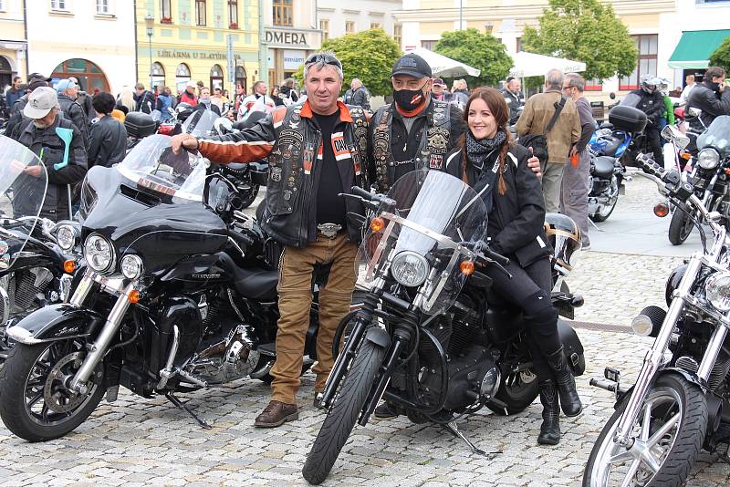 Motorkáři se v Hranicích pomodlili za mrtvé kamarády a zahájili letošní sezonu.