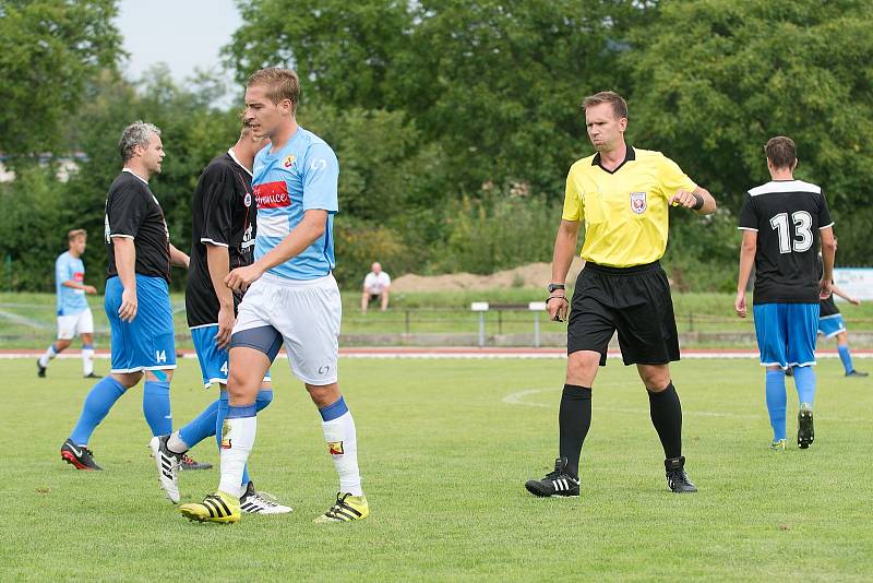 Fotbalisté SK Hranice (v modrém) proti 1. FCV Přerov.