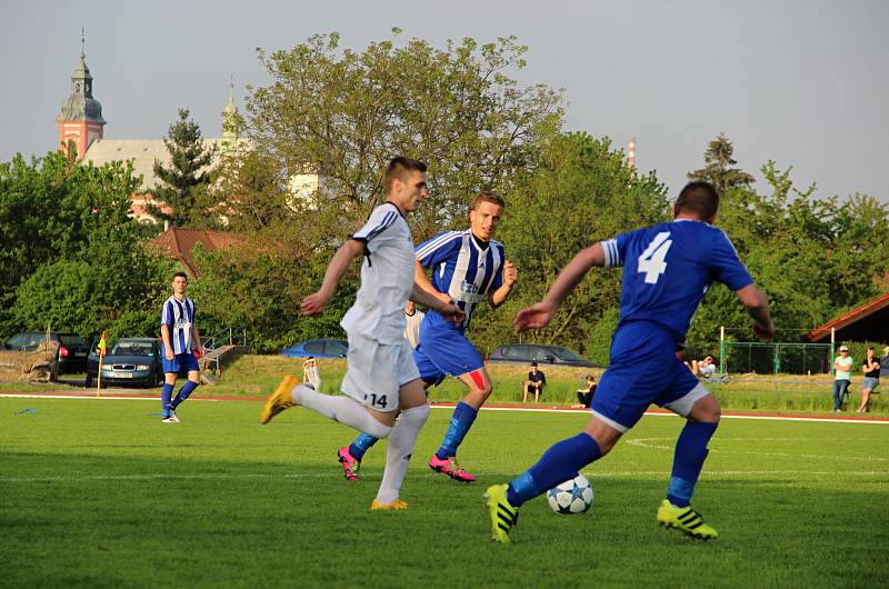 Divizní derby mezi SK Hranice a TJ Sokol Ústí (v bílém)