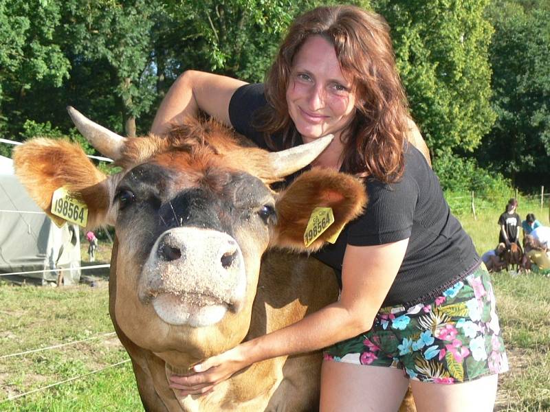 Ludmila Rohelová je spolumajitelkou ranče Na Kačeně. Chová stovky zvířat