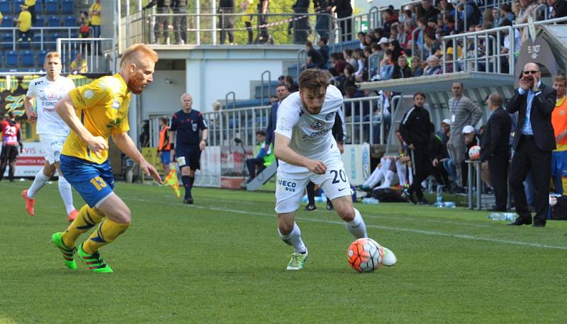 1. FC Slovácko - FC Fastav Zlín. Zleva Tomáš Janíček a Marek Havlík.