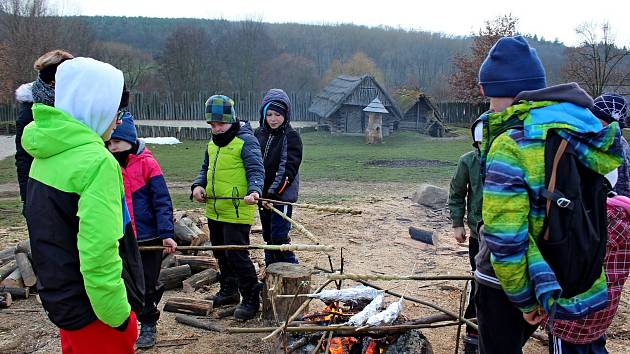 Chýše starých Slovanů provoněla už poosmnácté jídla skautských kuchtíků a kuchtiček.