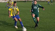 Fotbalisté Nivnice (zelené dresy) v 10. kole krajské I. A třídy skupiny B doma zdolali Buchlovice 2:0.