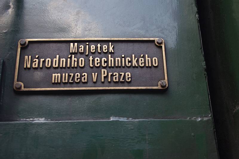 Parní lokomotiva Rosnička přivezla do Hradiště soupravu plnou návštěvníků Slováckých slavností vína.