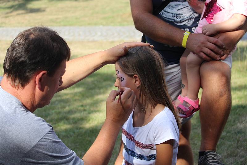 V zámeckém parku v Bílovicích se pod taktovkou místních hasičů uskutečnil už čtvrtý ročník Pivních slavností.