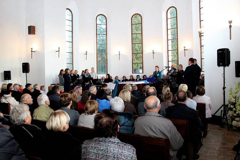 Buchlovickou premiéru měl dušičkový koncert ve hřbitovní kapli sv. Alžběty.