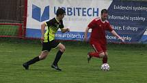 Fotbalisté Jalubí (žlutočerné dresy) v semifinále Poháru OFS Jarošovský pivovar zdolali Nedakonice 3:0.