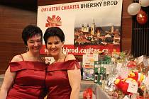 Účastníky charitativního plesu v Uherském Brodě bavily například dechová hudba Straňanka či cimbálová muzika Strýci ze Strání. 