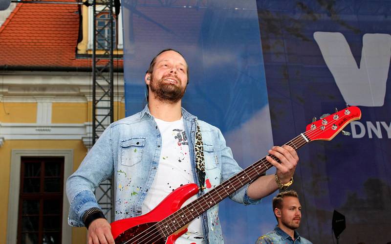 KONCERT. V průběhu Večera lidí dobré vůle vládla před velehradskou bazilikou nádherná atmosféra.