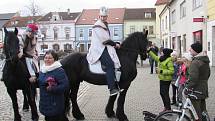 Tříkrálovou sbírku v Uherském Hradišti zahájili tři králové na koních.