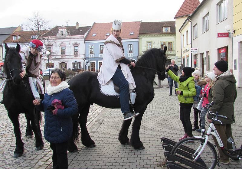 Tříkrálovou sbírku v Uherském Hradišti zahájili tři králové na koních.