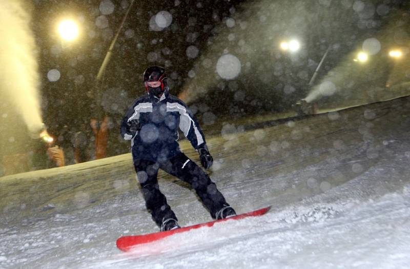 Večerní lyžování ve ski areálu Stupava.