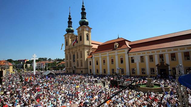 Tisícovky poutníků dorazily na Velehrad - Slovácký deník