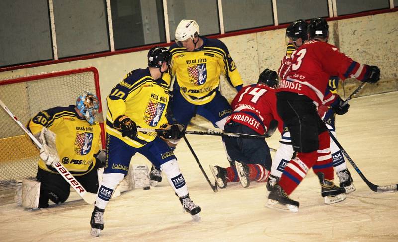 Krajská liga: Uherské Hradiště (v červeném) – Velká Bíteš 3:4