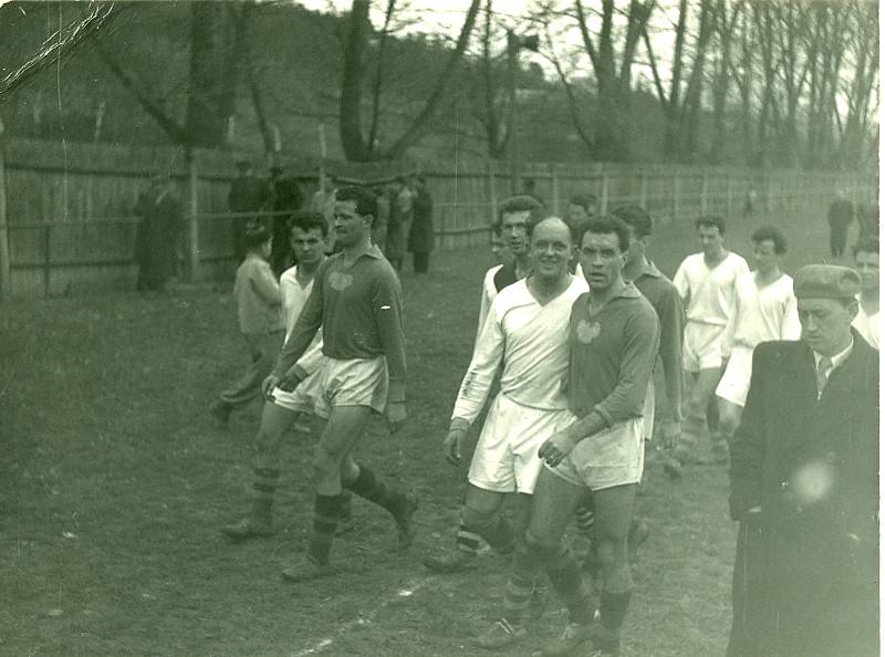 Dukla Praha v šedesátých letech přilákala do Vlčnova spousty fanoušků. Foto: archiv Antonína Zlínského