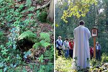 Strachvicova studánka (na snímku vlevo) a vysvěcení obnoveného mariánského obrázku . 