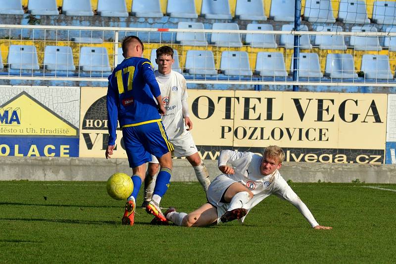 Starší dorostenci Slovácka (bílé dresy) v 15. kole Moravskoslezské ligy zdolali Jihlavu 2:1.