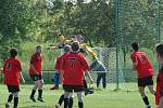 Fotbalisté Uherského Ostrohu (v tmavých trenýrkách) podali v prvním poločase proti Bojkovicím bídný výkon a prohráli jej vysoko 0:4. Po změně stran už jen zkorigovali na konečných 2:4.