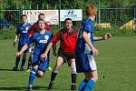 Fotbalisté Uherského Ostrohu (v tmavých trenýrkách) podali v prvním poločase proti Bojkovicím bídný výkon a prohráli jej vysoko 0:4. Po změně stran už jen zkorigovali na konečných 2:4.